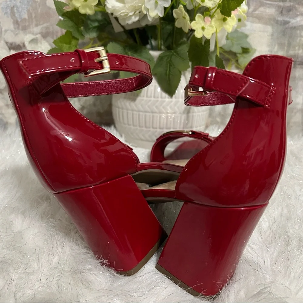 NEW Guess Size 11M, Red Glossy Toes Out Heeled Sandals - Picture 4 of 6